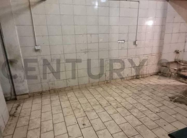 Venta Local en Villa Urquiza Permuta Financia - 4