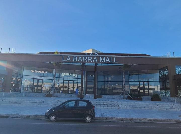 Locales en Galeria a Estrenar en Alquiler en La Barra - Tm - 2