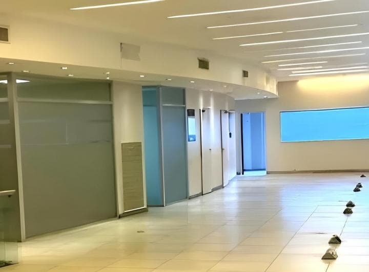 Venta Local Comercial Amplia Marquesina - Centro de San Miguel - 5