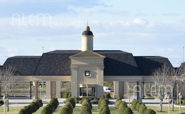 Lote en Venta con Fondo a Laguna Central en Pride Canning - 2