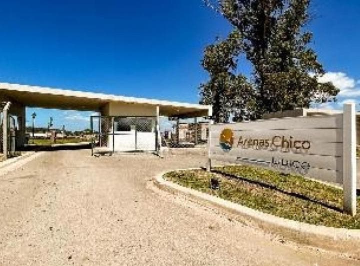 Imperdible. Lote en Barrio Arenas Chico. 700 m Cuadrados - 2