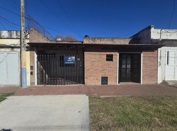 Venta / Permuta Casa 2 Dorm. Zona Sur Rosario. - 2