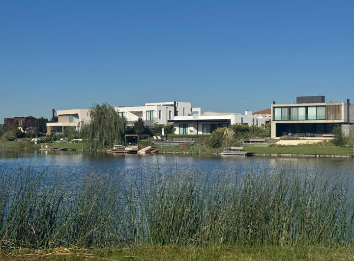 Venta de Lote a La Laguna en Muelles Puertos del Lago - 2