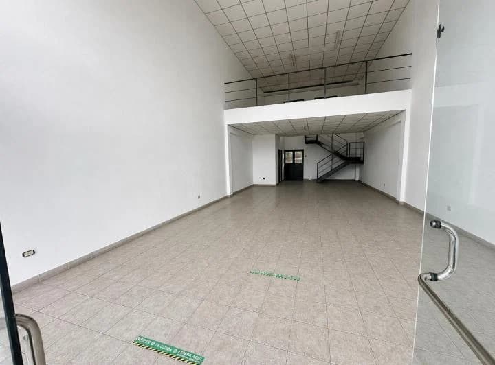 Alquiler | Vélez Sarsfield | B° Las Flores | Local 121 m&sup2; | 2 Plantas y Apto Gastronómico - 3