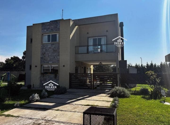 Venta Casa 4 Ambientes Piscina Full Amenities Barrio Laguna Azul - 3