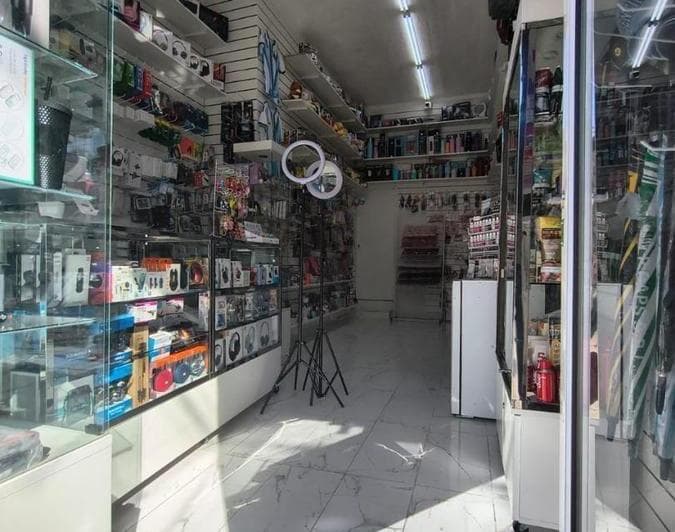 Local Comercial Sobre Av Sin Expensas con Renta 7% - 5