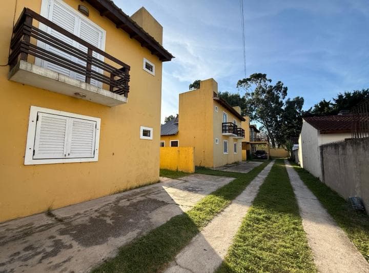 Duplex en Venta 3 Ambientes con Patio y Cochera en Mar del Tuyu - 2