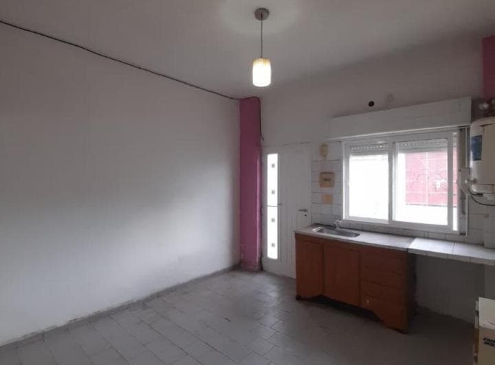 Alquiler Departamento 1 Ambiente (Monoambiente) con Pequeña Division - San Justo - 3
