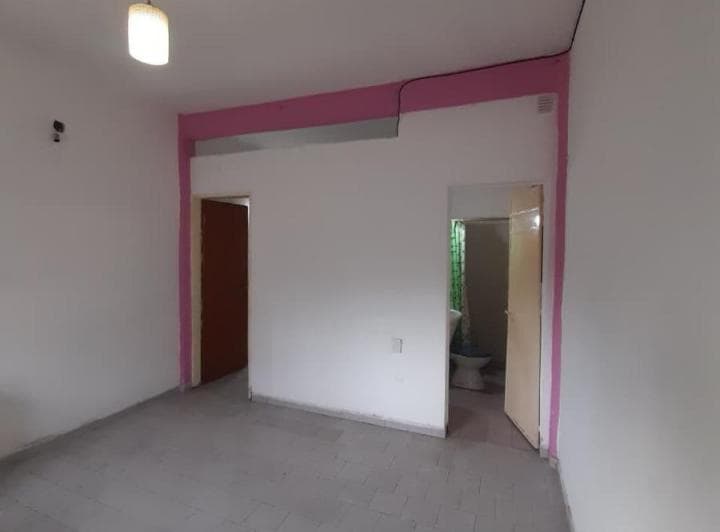 Alquiler Departamento 1 Ambiente (Monoambiente) con Pequeña Division - San Justo - 2