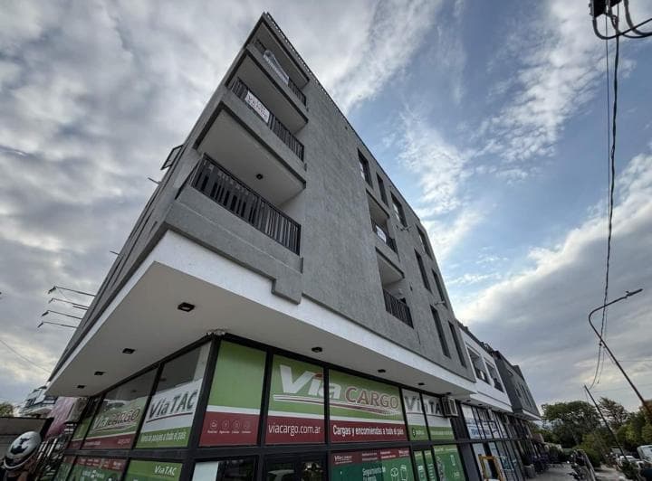 Vendo Excelente Departamento Amplio Como Luminoso Balcón - 2