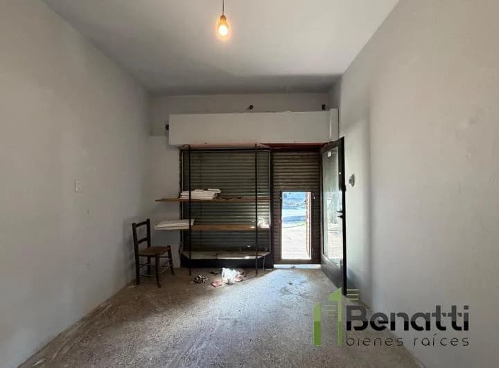 Local en Alquiler de 8 m² con Vidriera y Persiana Manual - 3