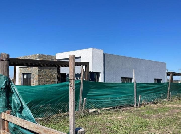 Excelente Casa en Venta en General Rodriguez - 2