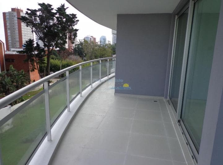 Apartamento en Venta de 3 Dorm. en Punta del Este, Edificio Sunrise, Playa Mansa - 2