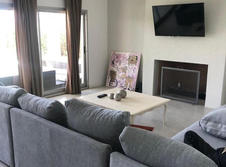 Alquiler de Casa de 6 Ambientes en Escobar - 2