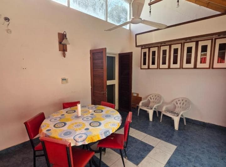 Casa 3 Amb con Jardin y Galeria Semi Cubierta con Parrilla. Ubicado en Azul 298, Monte Grande - 4