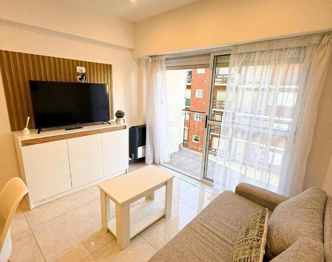 Departamento de 3 Ambientes a La Calle con Balcon Corrido - 3