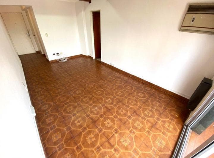 Oficina - Consultorio con Cocina Separada y Balcon - Centrico // Av de Mayo 654 - 4