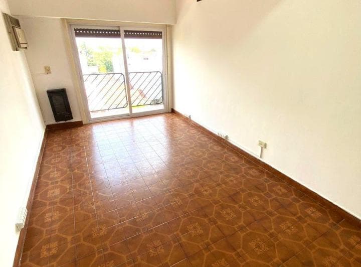 Oficina - Consultorio con Cocina Separada y Balcon - Centrico // Av de Mayo 654 - 3