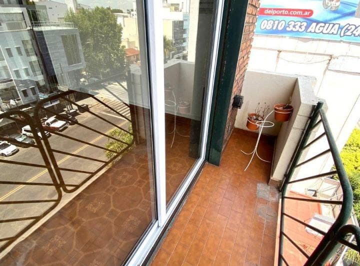 Oficina - Consultorio con Cocina Separada y Balcon - Centrico // Av de Mayo 654 - 5