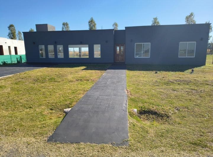 Casa a Estrenar de 4 Ambientes en Venta en Barrio Cerrado Los Juncos Lujan A56 - 2