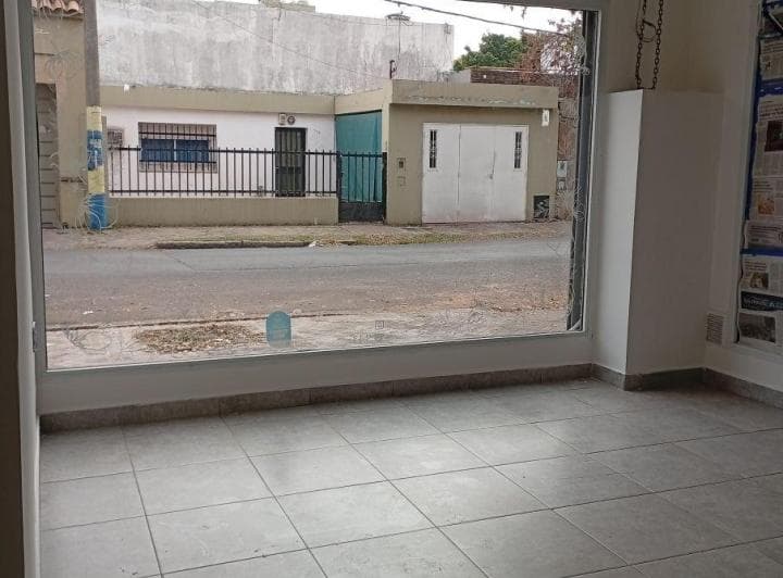 Local Comercial en Venta – Excelente Ubicación en Rosario Retasado - 2