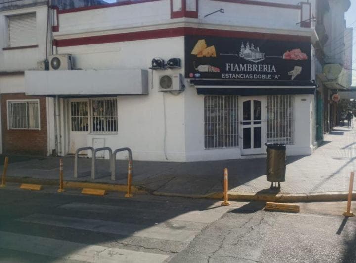 Venta Locales con Renta Av La Plata, Santo Lugares - 3