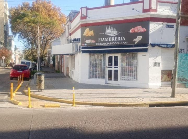 Venta Locales con Renta Av La Plata, Santo Lugares - 2