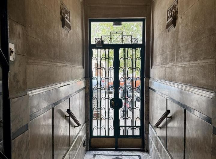 Excelente Piso, 4 Ambientes con Dependecia - 2