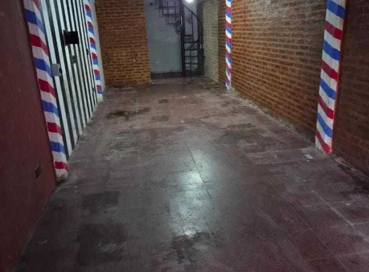 Local Comercial en Esquina con Entrepiso en Alquiler - 5