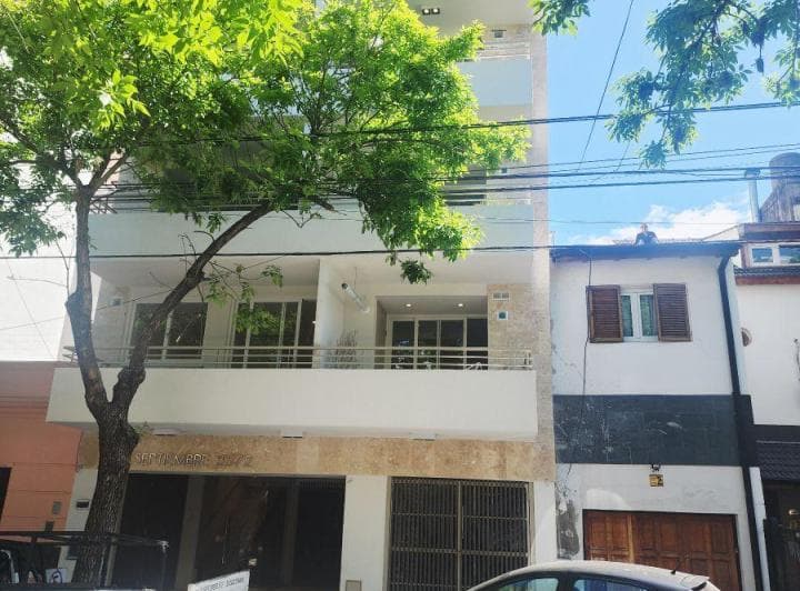 Departamento a Estrenar con Cochera de 4 Ambientes - 2
