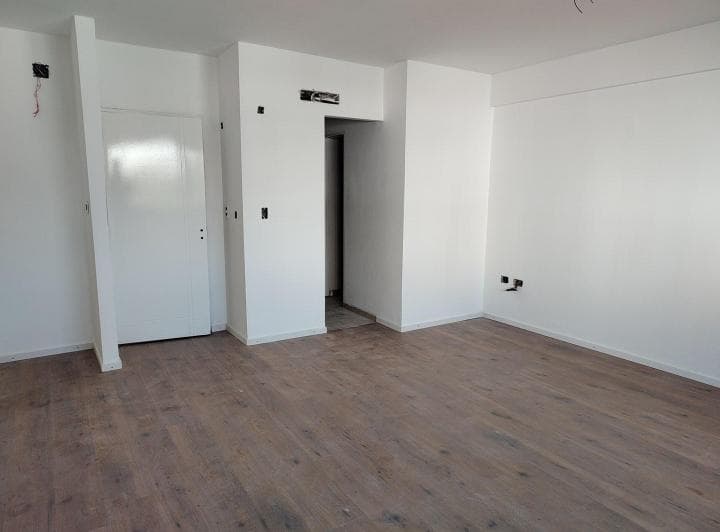 Oficina Estrenar en Venta con Baño Privado en La Plata, G. B. a. Zona Sur, Argentina - 2