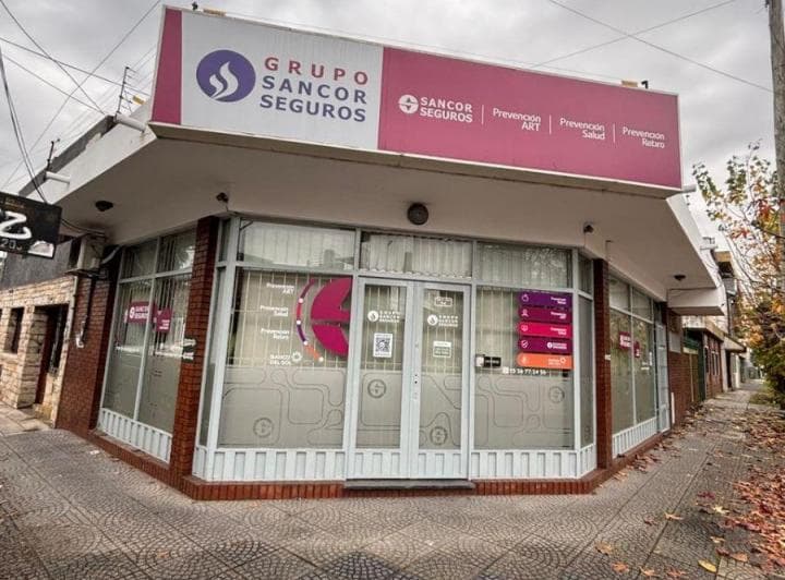 Excelente Local Comercial en Esquina – Av Vicente López y Jujuy - 5