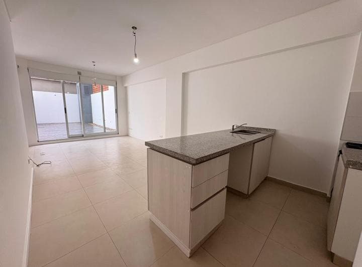 Venta 2 Amb con Patio y Parrilla Propia - 3