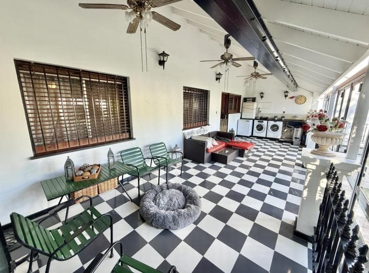 Nuevo Precio - Casa en Venta de 6 Ambientes en Olivos con 5 Cocheras Cubiertas - 4