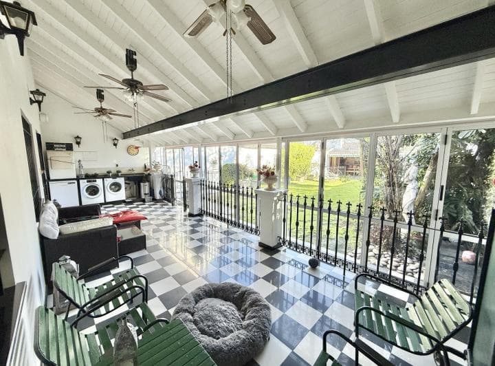 Nuevo Precio - Casa en Venta de 6 Ambientes en Olivos con 5 Cocheras Cubiertas - 3