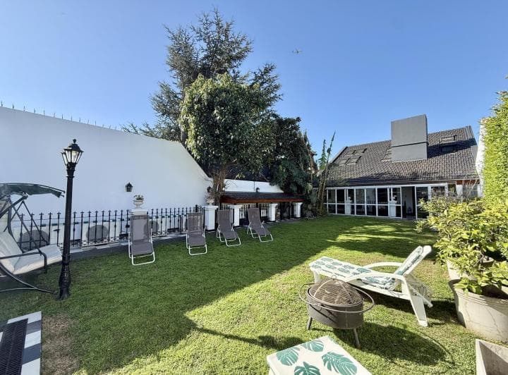Nuevo Precio - Casa en Venta de 6 Ambientes en Olivos con 5 Cocheras Cubiertas - 2