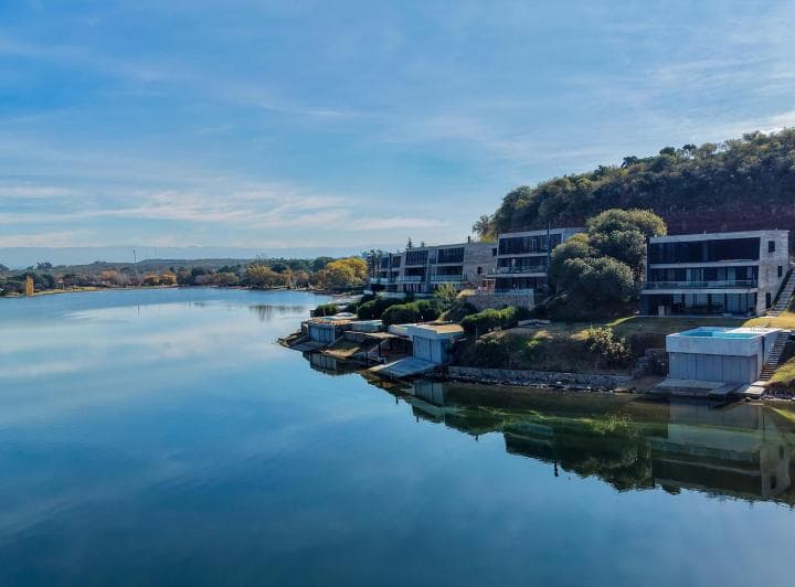 Terreno con Bajada Al Lago en Barrio Privado Punta Peñon - Villa del Dique - 2
