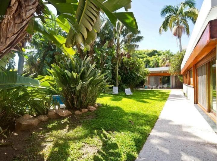 Unica Residencia en Olivos, con Jardin, Pileta, 10 Amb. y 1500 m² de Lote - 2