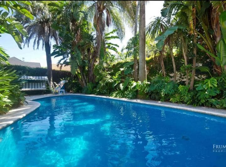 Unica Residencia en Olivos, con Jardin, Pileta, 10 Amb. y 1500 m² de Lote - 5