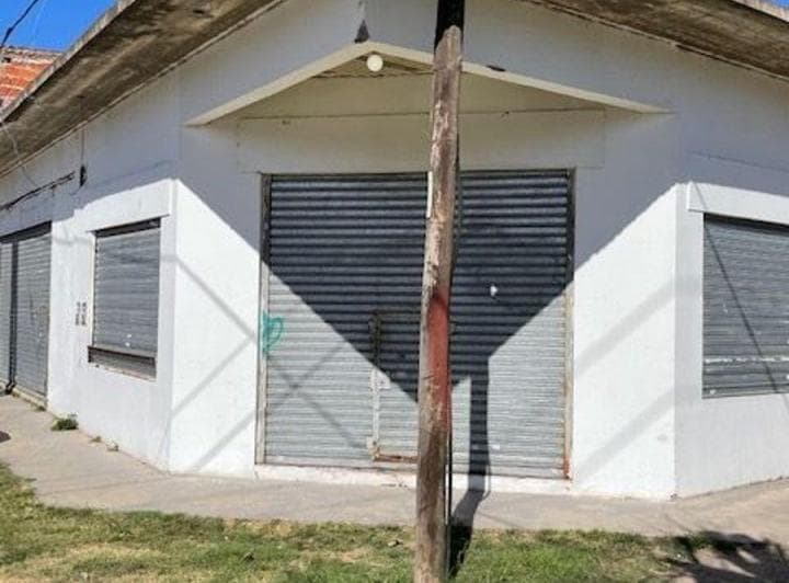 Venta de 3 Locales Comerciales en Av 137 y 524 - San Carlos - 4