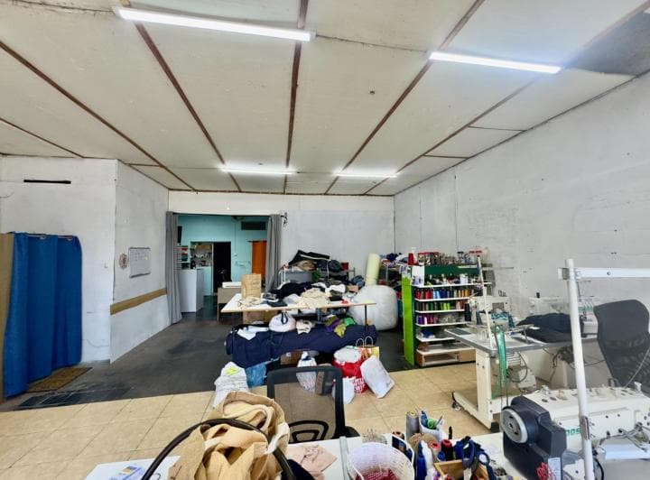 Venta de Casa con Local Comercial Sobre Av, en Colonia del Sacramento - 2