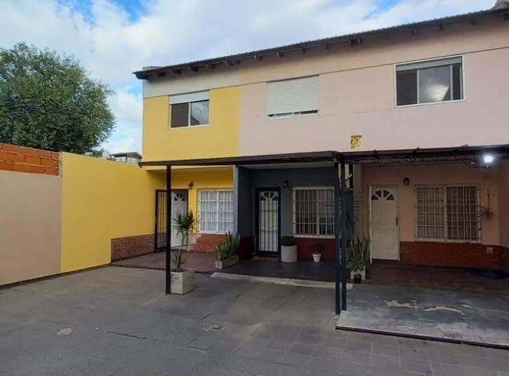 Duplex 3 Ambientes con Cochera y Patio, Sin Expensas. Excelente Estado - 2