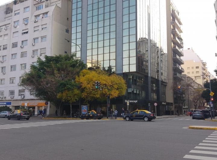 Gran Oficina Ubicada en Torre con Excelentes Vistas a La Av 9 de Julio, Retiro! - 3