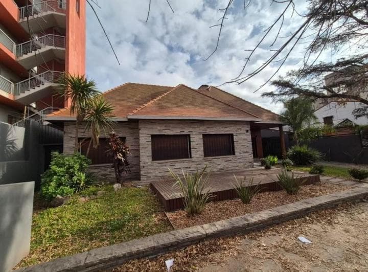 Inmueble Comercial en Venta y Alquiler. Monte Grande - 2