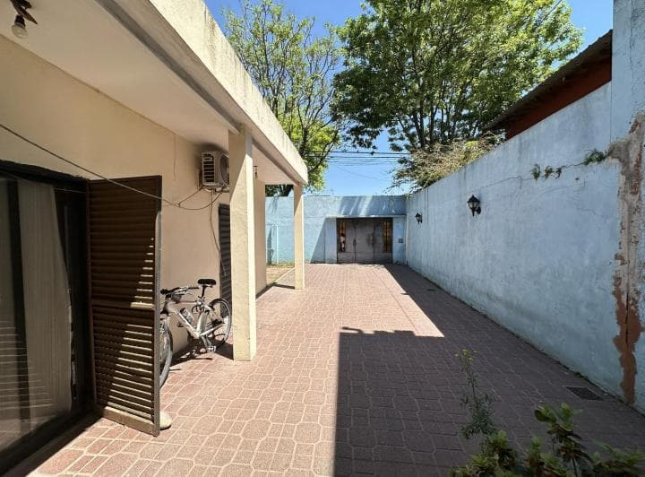 Excelente Casa Lote Propio de 4 Ambientes con Gran Patio en Mataderos - 3