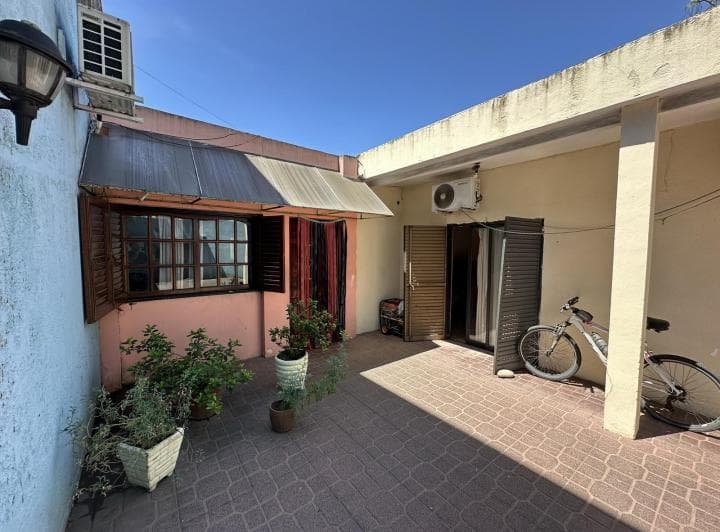 Excelente Casa Lote Propio de 4 Ambientes con Gran Patio en Mataderos - 5