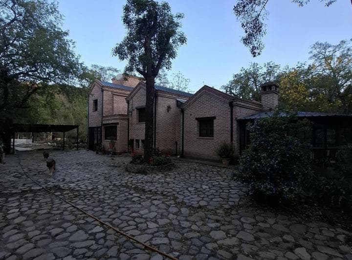 Casa en Alquiler 5 Dorm. Pileta Lesser - 2