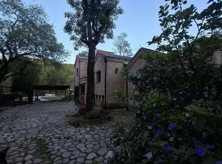 Casa en Alquiler 5 Dorm. Pileta Lesser - 5