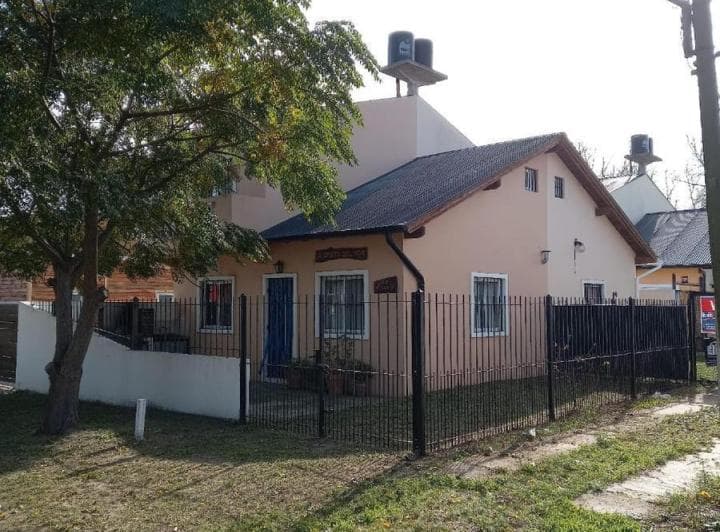 Casa en Venta - 2 Dorm. 2 Baños - Mar del Tuyú - 3