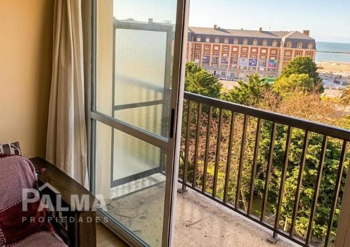Departamento 2 Ambientes con Dependencia - Frente - Balcon - Vista Al Mar - Plaza Colon - 2